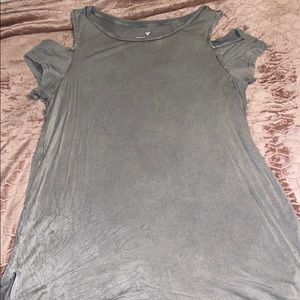 American Eagle cut out shoulder top